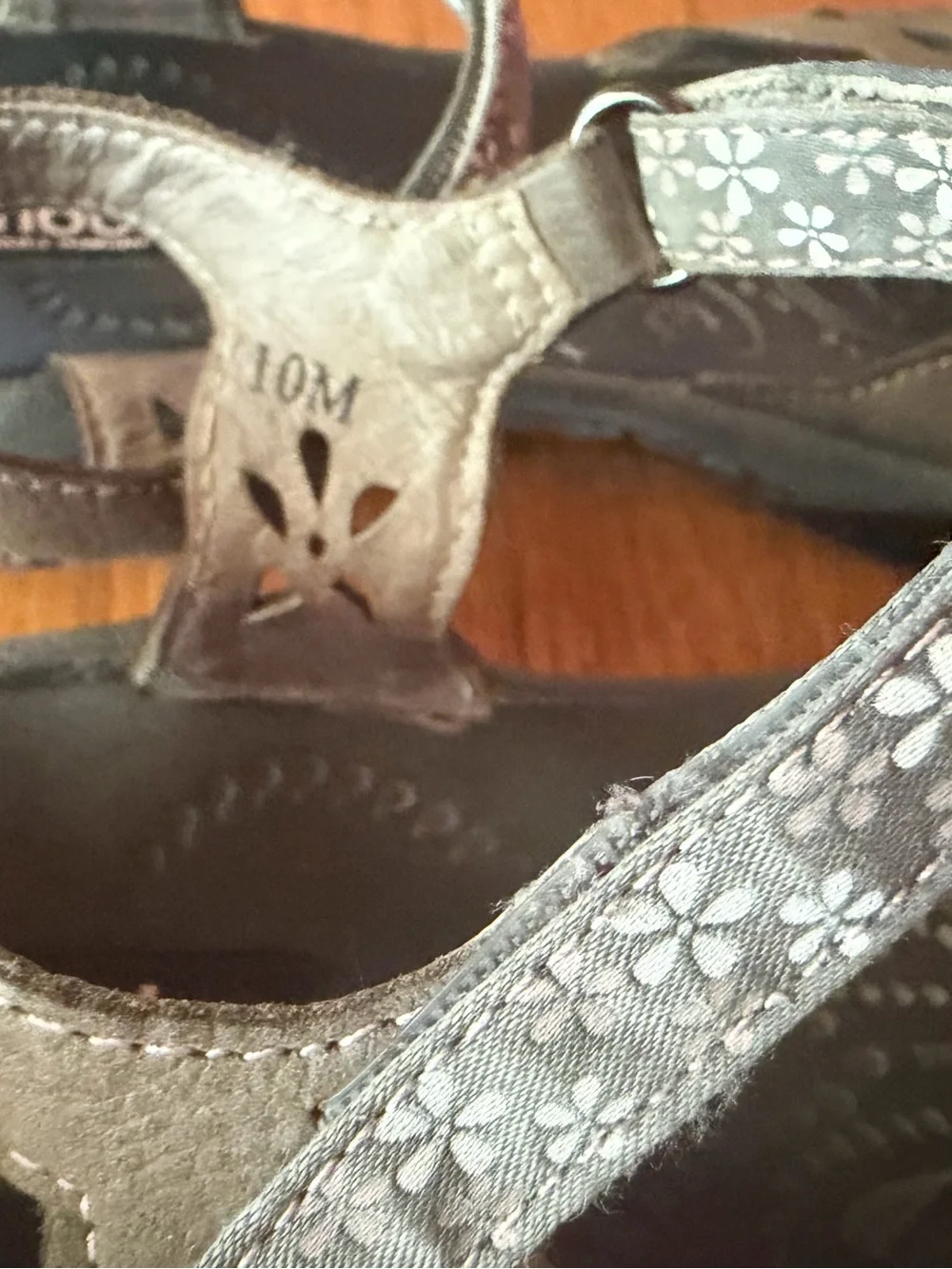 Jambu Women's Gray Floral Cutout Slingback Sandals